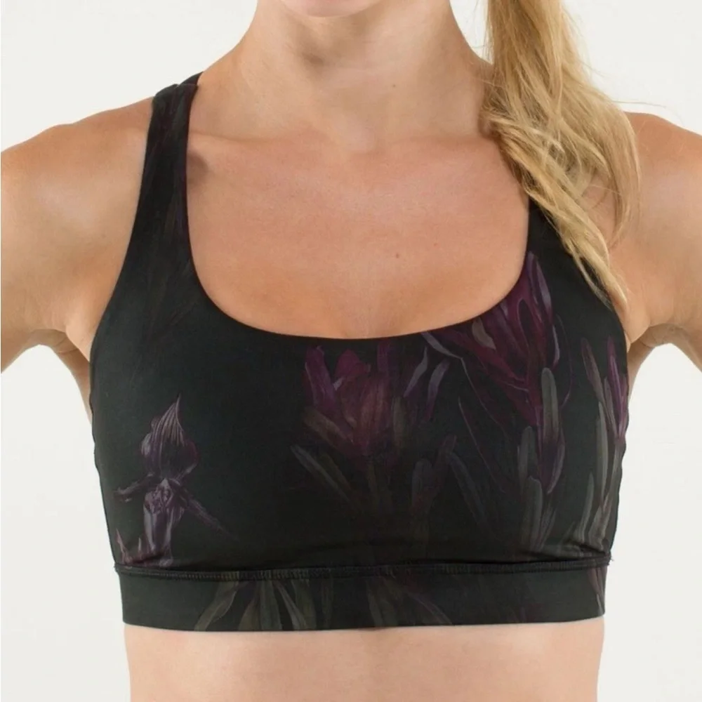 Lululemon Black Energy Floral Midnight Iris Sports Bra size Small